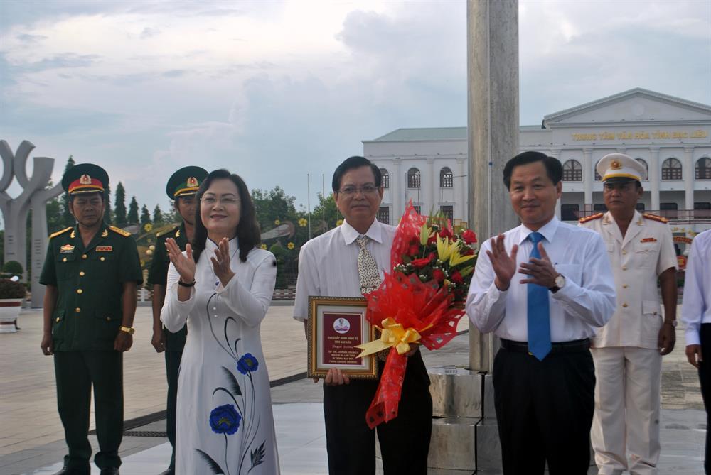 Bac Lieu commends typical units in studying and following President Ho Chi Minh