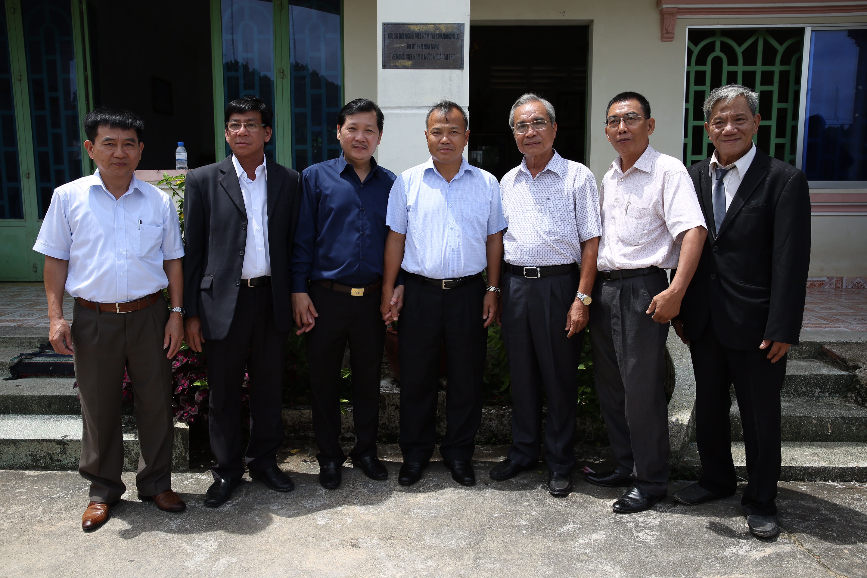Overseas Vietnamese in Cambodia supported to solve troubles