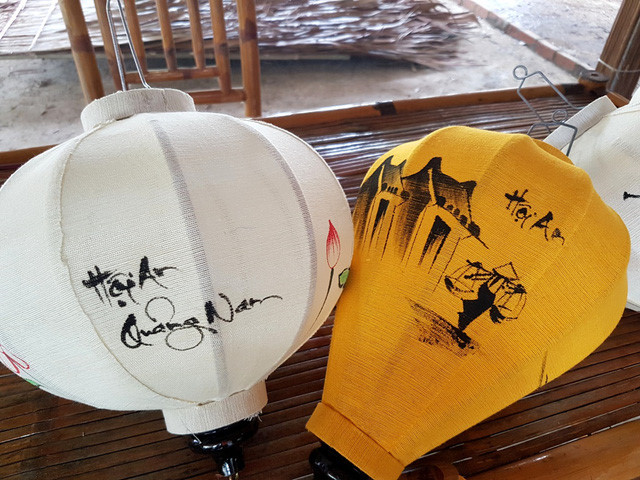 Hoi An city’s special gifts presented to APEC Finance Ministers