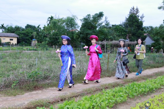 APEC Finance Ministers’ wives experience heritage in Quang Nam province