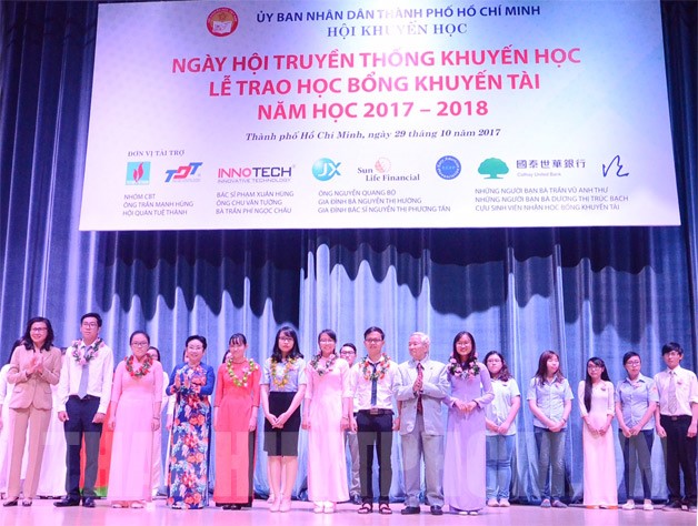Ho Chi Minh city provides scholarships for disadvantaged students
