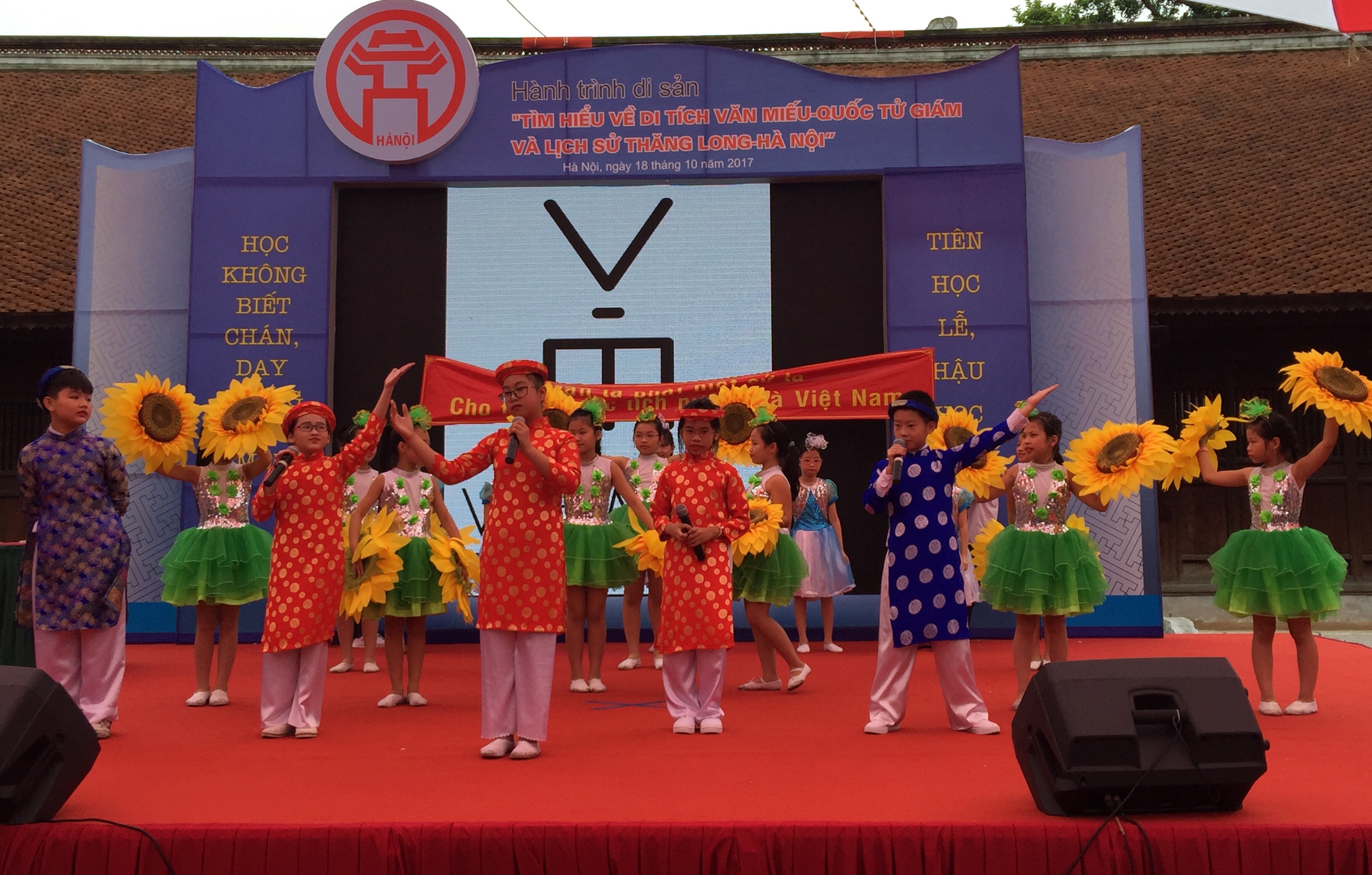 Studying Temple of Literature and history of Thang Long –Hanoi