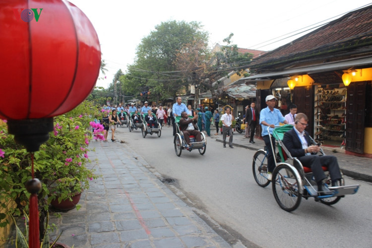 APEC Finance Ministers visit Hoi An ancient city