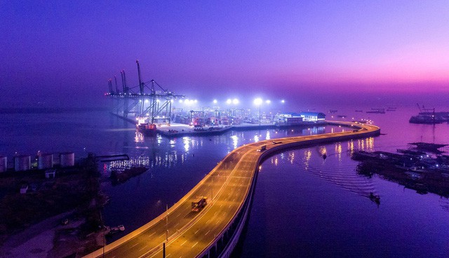Enjoying ten photos for final round of APEC photo contest