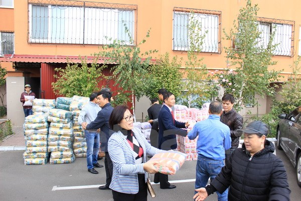 Overseas Vietnamese in Ukraine support local people in difficult circumstance