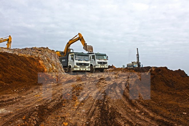 Vietnam, Lao sign iron ore mining contract