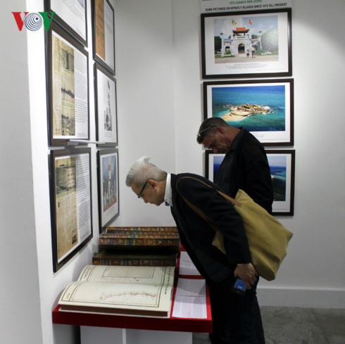 Exhibition about Vietnam’s people, country, sea and island organized in France