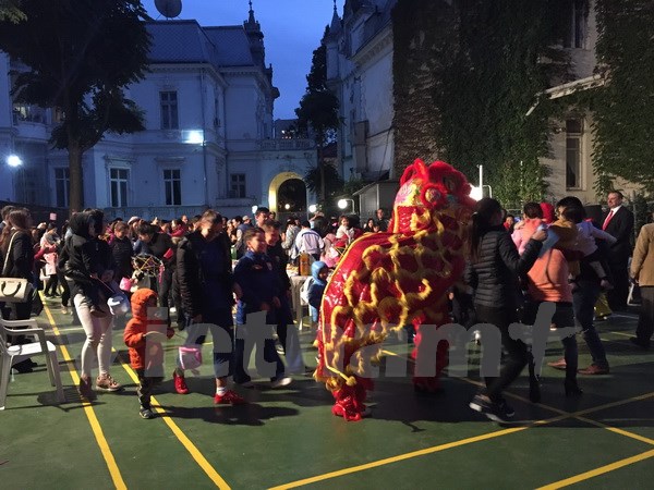 Mid-Autumn Festival for Vietnamese children in Romania