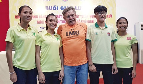 Sprint phenom Le Tu Chinh to train in US