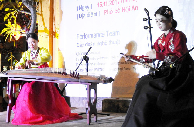 Traditional Korean dance on streets of Hoi An ancient city