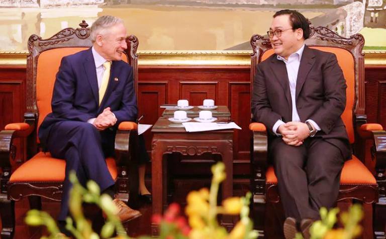 Hanoi Party Committee leader receives Ireland Minister for Education and Skills