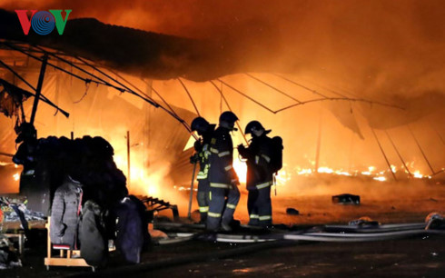 Large fire occurs in Vietnamese market in Czech Republic