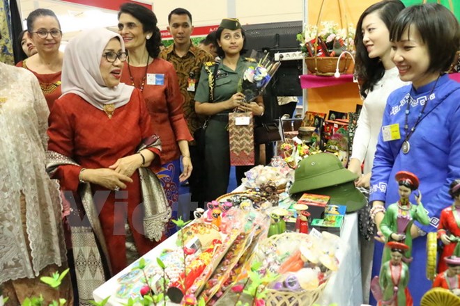 Vietnam participates in international charity bazaar in Indonesia