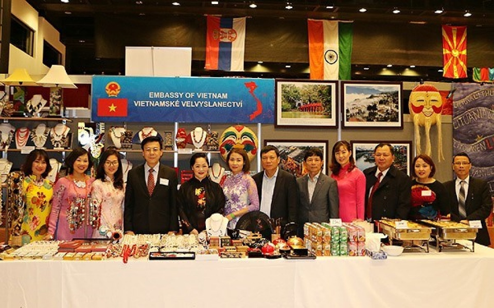 Vietnam participates in International Christmas Bazaar in Prague