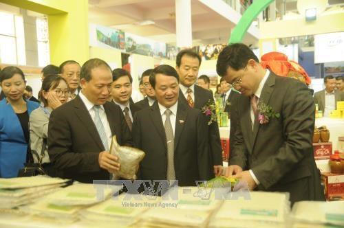 Deals worth USD258 million inked at Vietnam-China trade fair