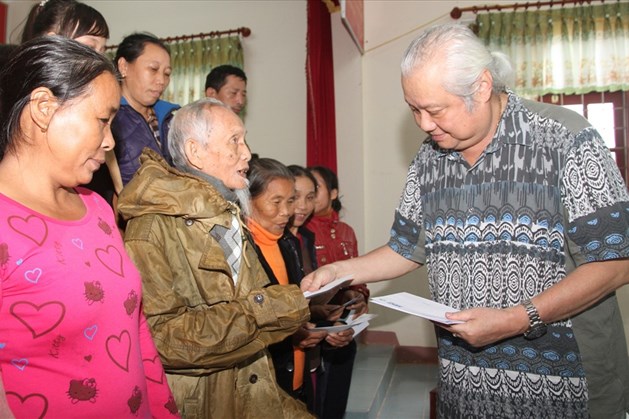 Overseas Vietnamese in Singapore supports flood victims