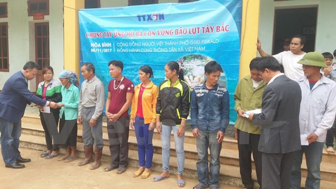 OV in Germany donate to support flood victims in Hoa Binh province