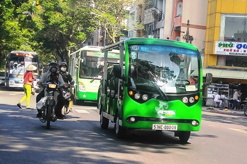 HCM city proposes three round-robin electric car routes