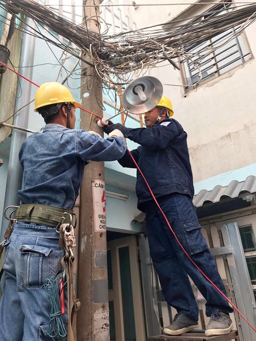 Over 1,000 young members give free power repairs to residents