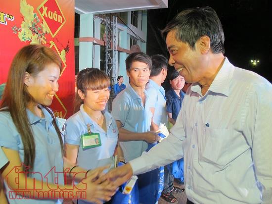Ho Chi Minh city gives assistance to laborers for 2018 Tet festival