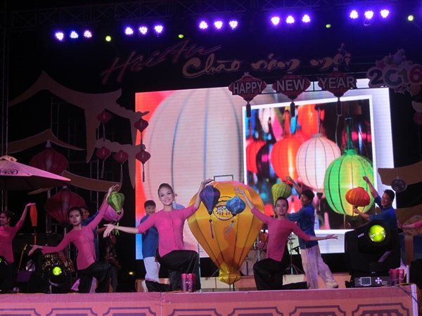 Welcome New Year 2018 in Hoi An ancient city