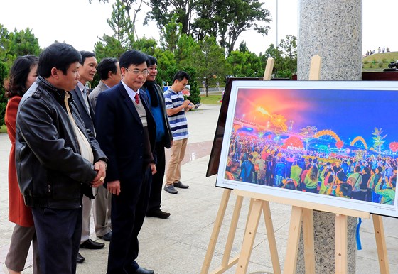 Exhibition on Central Highlands and coastal central Vietnam