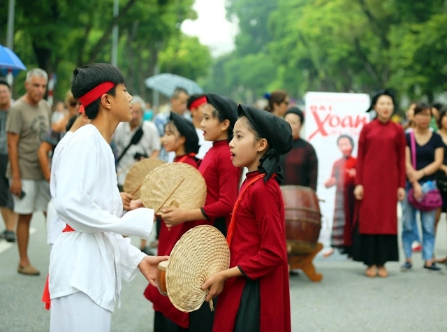 Extending time at Hoan Kiem pedestrian streets on New Year 2018