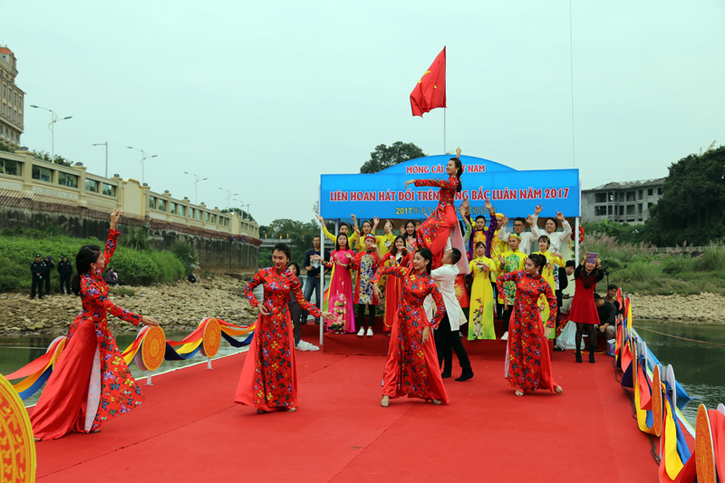 Vietnam - China singing exchange in Quang Ninh province