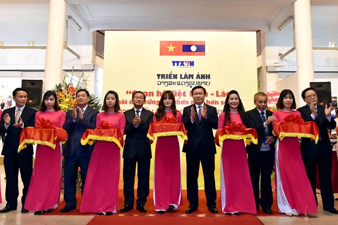 Photo exhibition on Vietnam - Laos relations in Vientiane