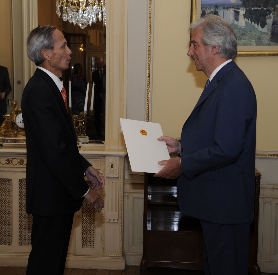 Vietnamese Ambassador presented credentials in Uruguay