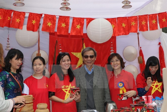Vietnam participates in international charity bazaar in India