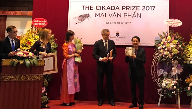 Second Vietnamese poet wins Swedish literary prize