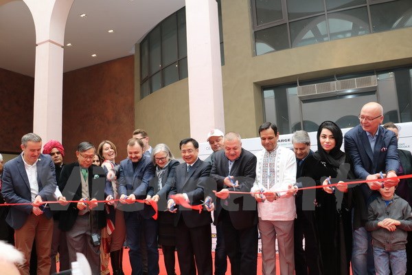 Vietnam participates in charity bazaar in Ukraine