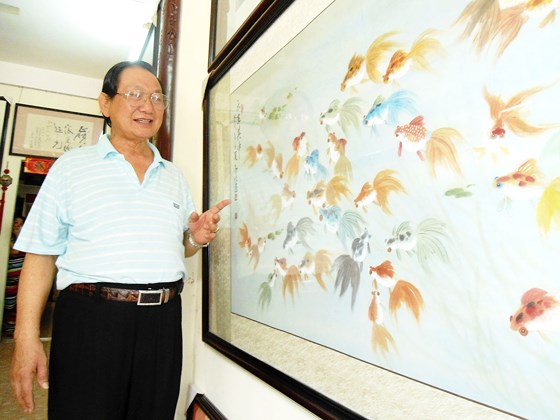 Painter wholeheartedly works for community