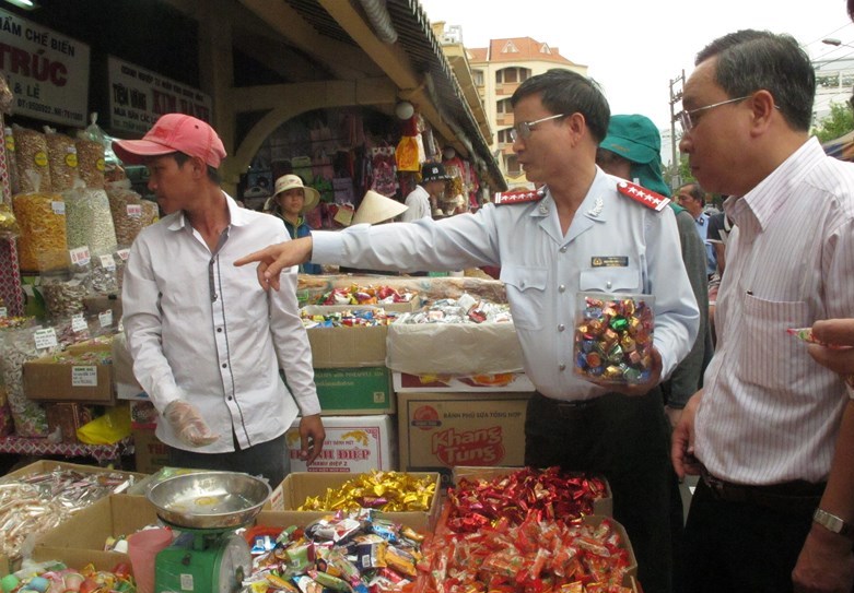 Campaign on food safety inspection opens before Tet