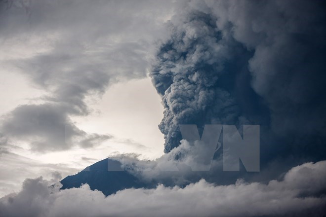Volcano in Bali island active with 2,500m ash column