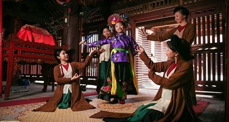 Cheo folk singing performed by students in Hanoi