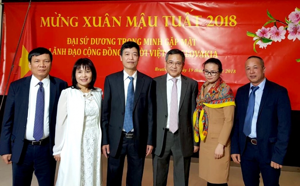 Vietnamese Ambassador to Slovakia meets overseas Vietnamese