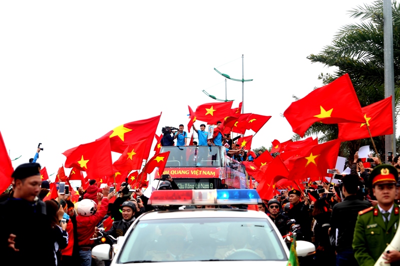 Crowd of fans welcomes U23 Vietnam team