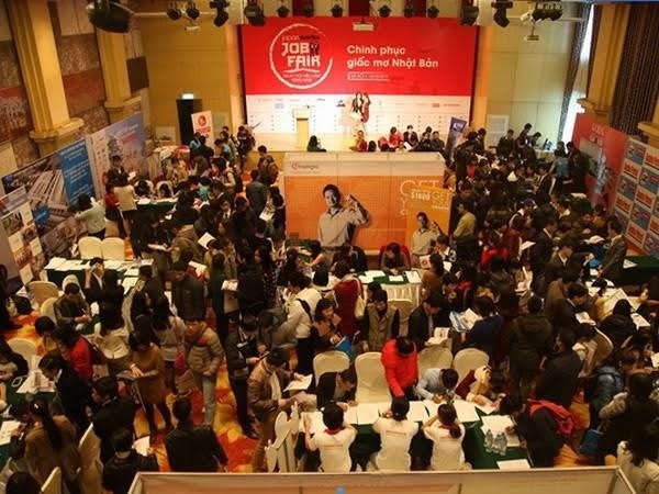 Japanese firms seek more staff