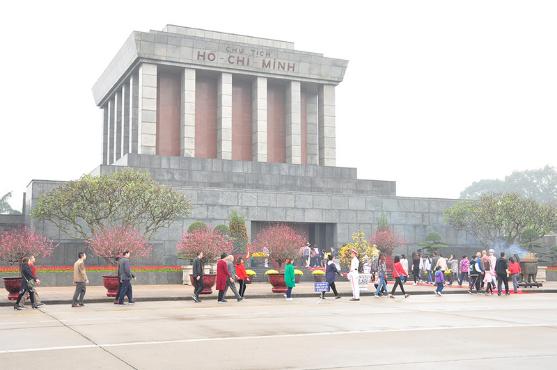 Over 18,000 people visit Uncle Ho’s Mausoleum during Tet