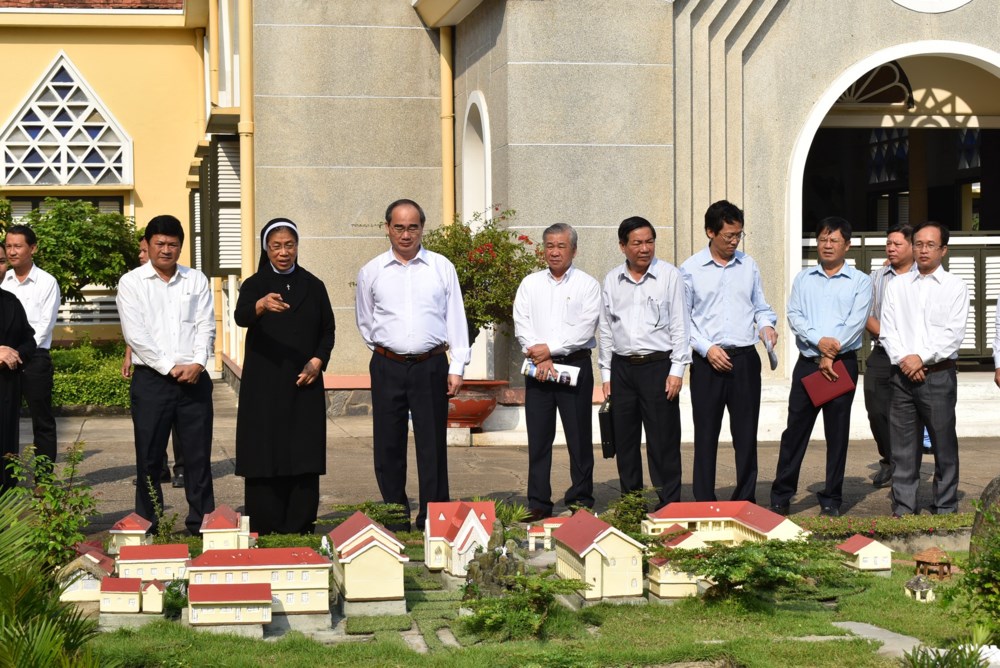 HCM city leader pays pre-Tet visit to Holy Cross Lovers