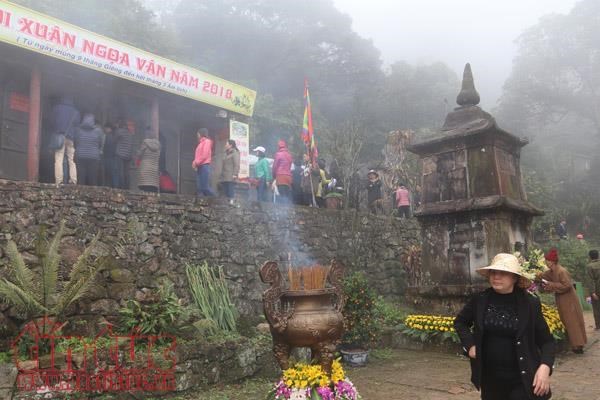 Quang Ninh Ngoa Van spring festival kicks off National Tourism Year