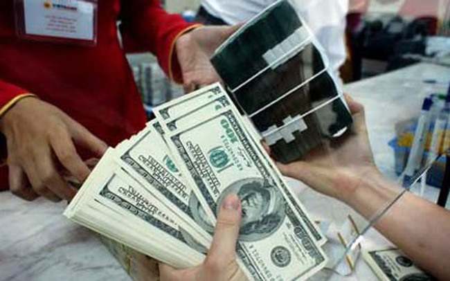 USD devalued against VND despite global rise
