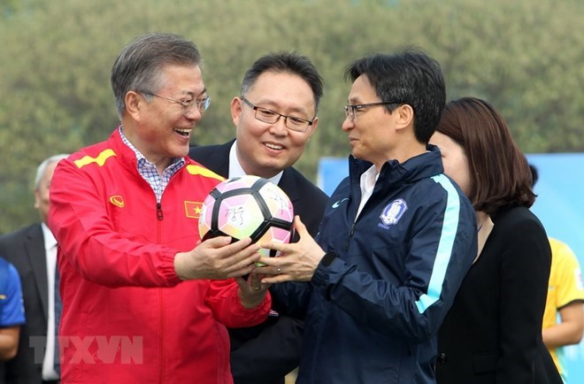 RoK President Moon meets Vietnam’s U23 football team