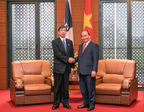 ADB praises Vietnam s high growth, reaffirms strong support