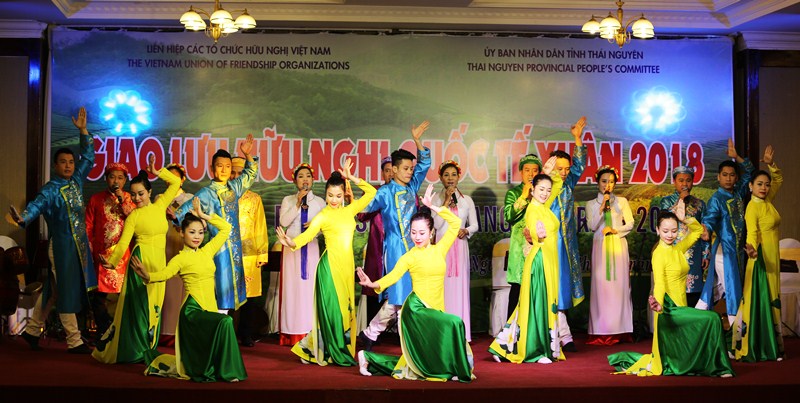 Thai Nguyen provincial culture introduced to international friends