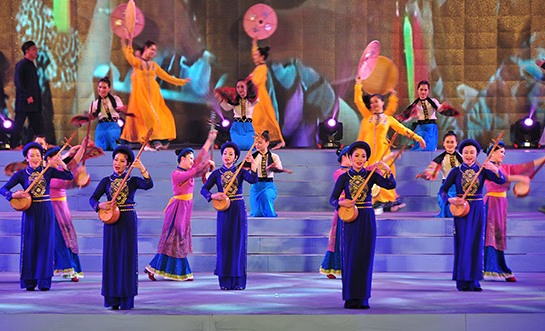 Then singing and Tinh Musical Instrument Festival 2018