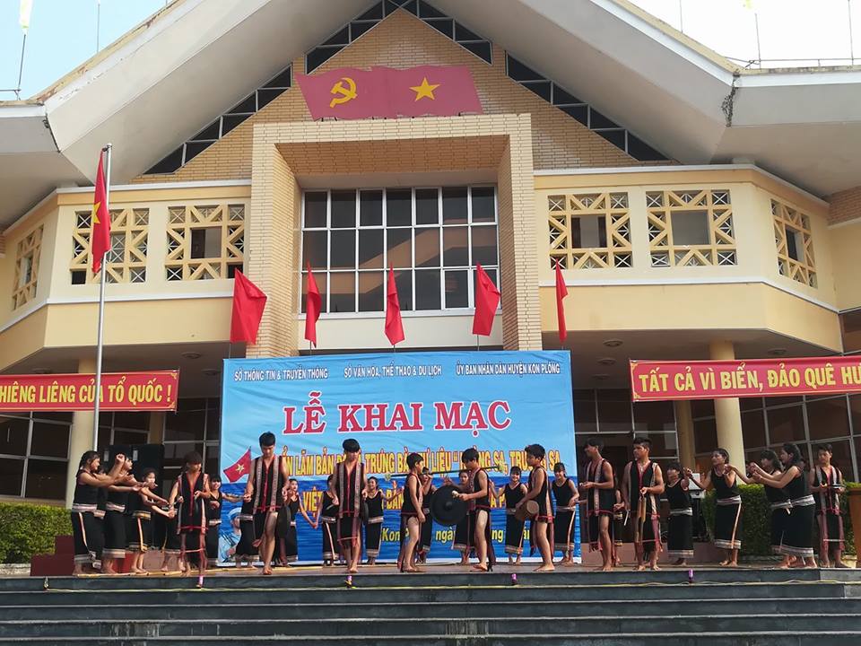 Exhibition on Hoang Sa and Truong Sa in Kon Tum