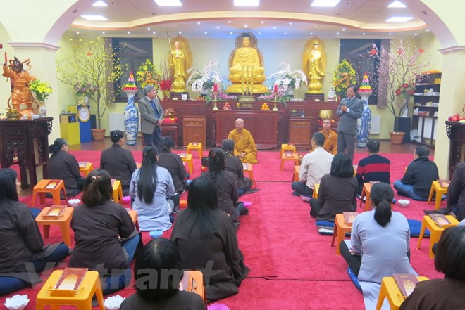 Overseas Vietnamese in Hungary commemorate martyr heroes in Gac Ma